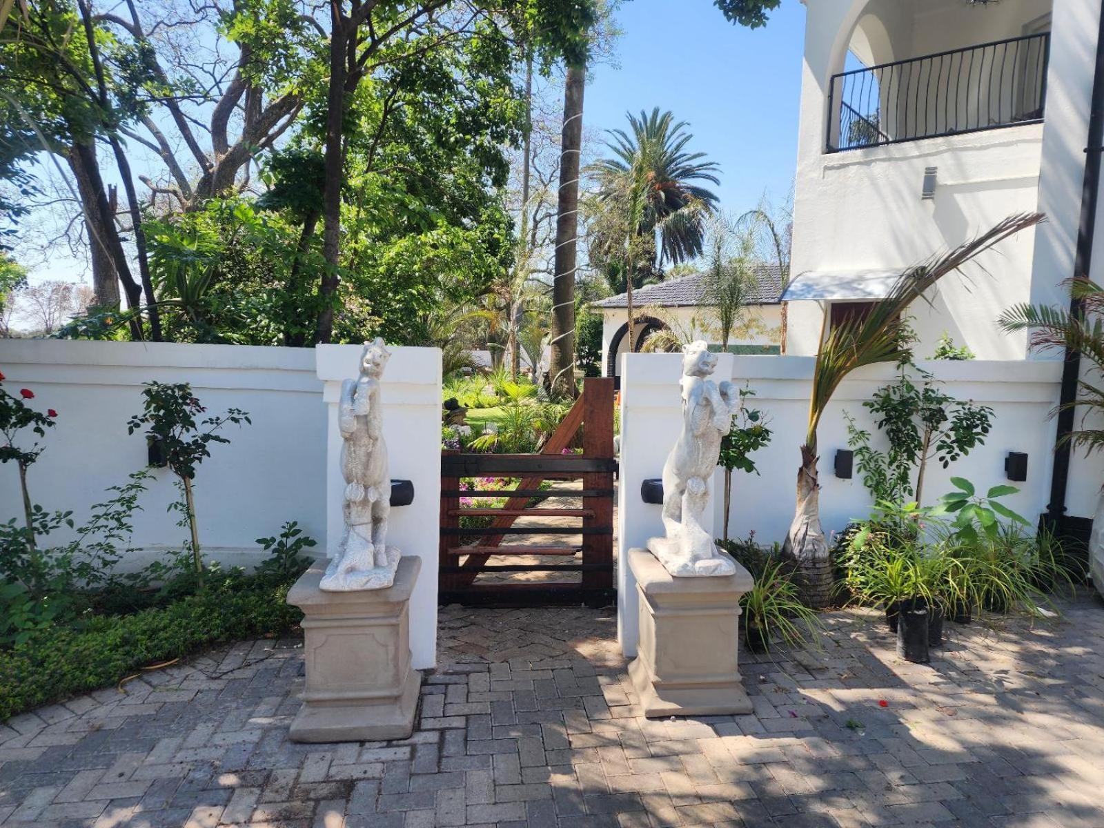 C'Est La Vie Boutique Hotel Witbank Exterior photo
